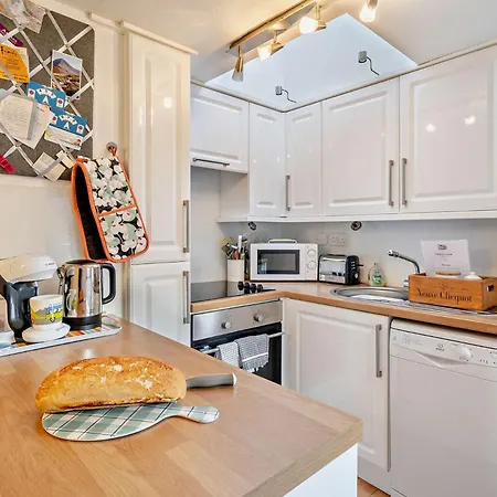 2 Bed In Sz123 Holiday home *